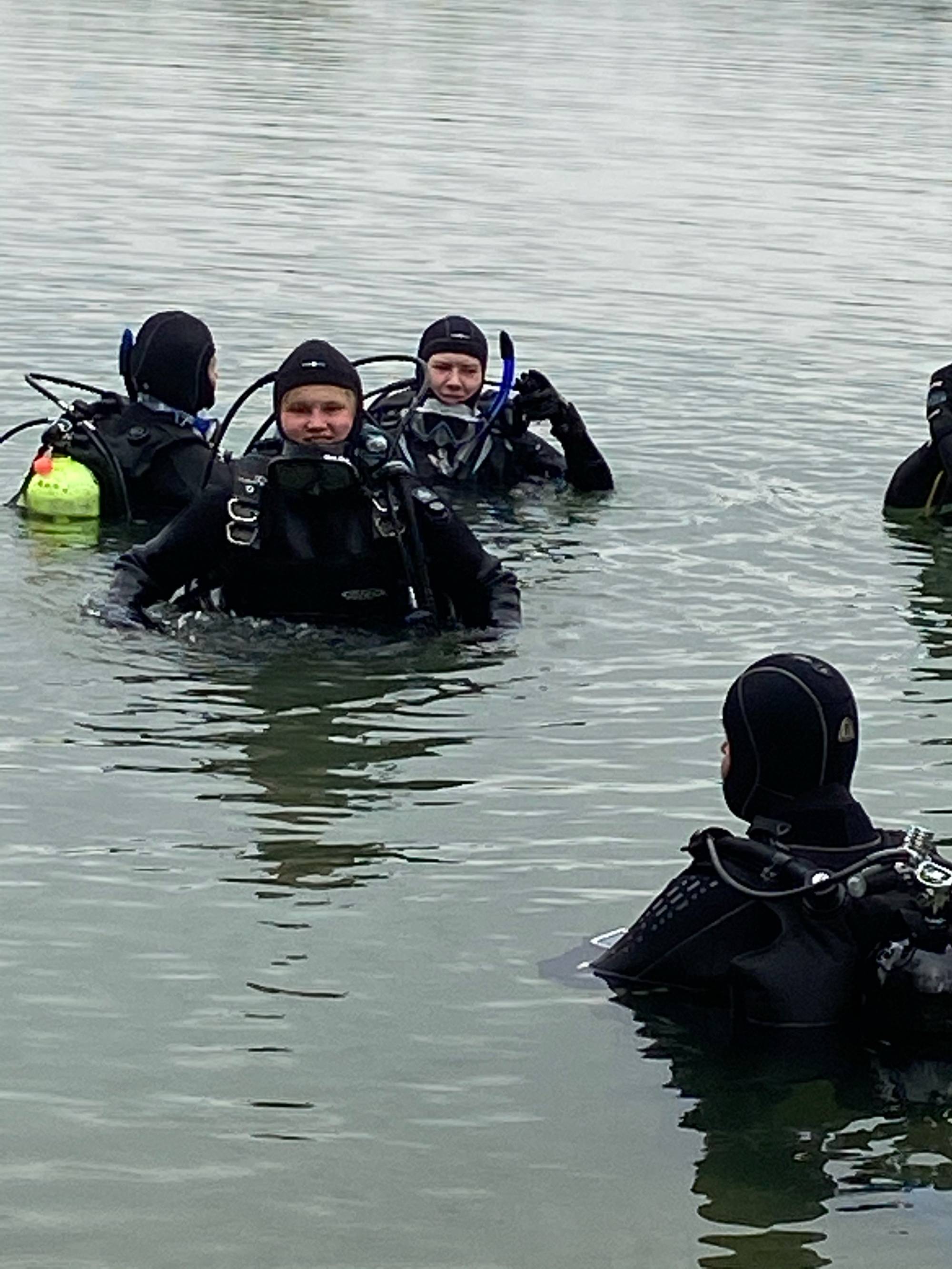 Scuba student gives a thumbs up